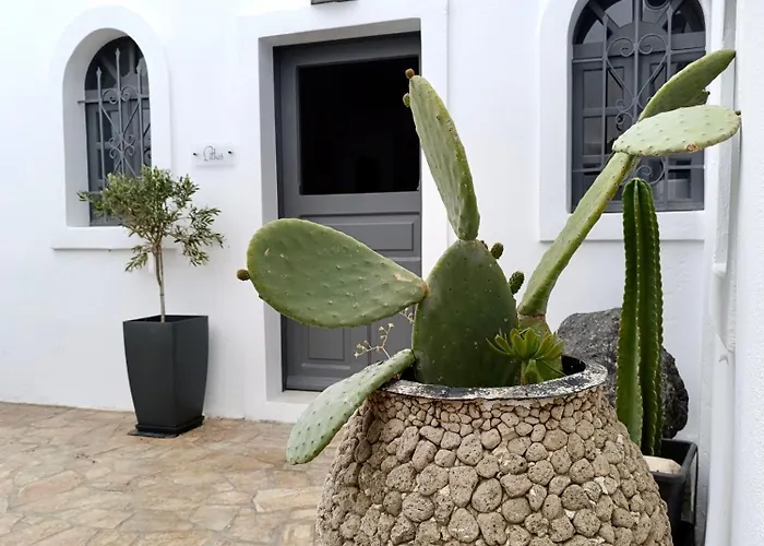 Вилла The Tefra By A Terre Cave